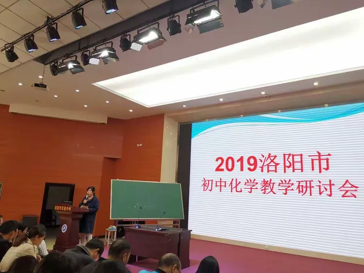 前场火爆比拼全面展示，战情紧张引人入胜