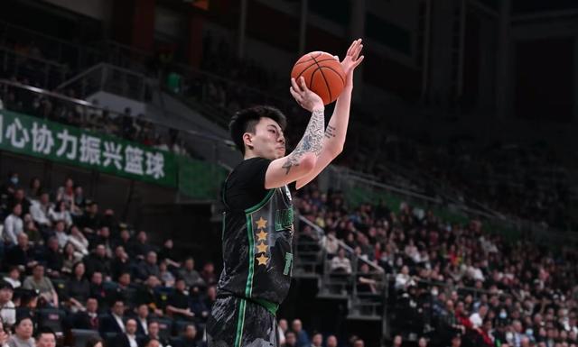 开云平台-篮球明星宣布离队，转投新俱乐部