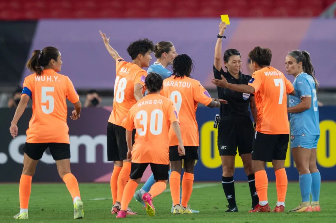 开云下载-中国女足队再度登顶足球世界杯冠军