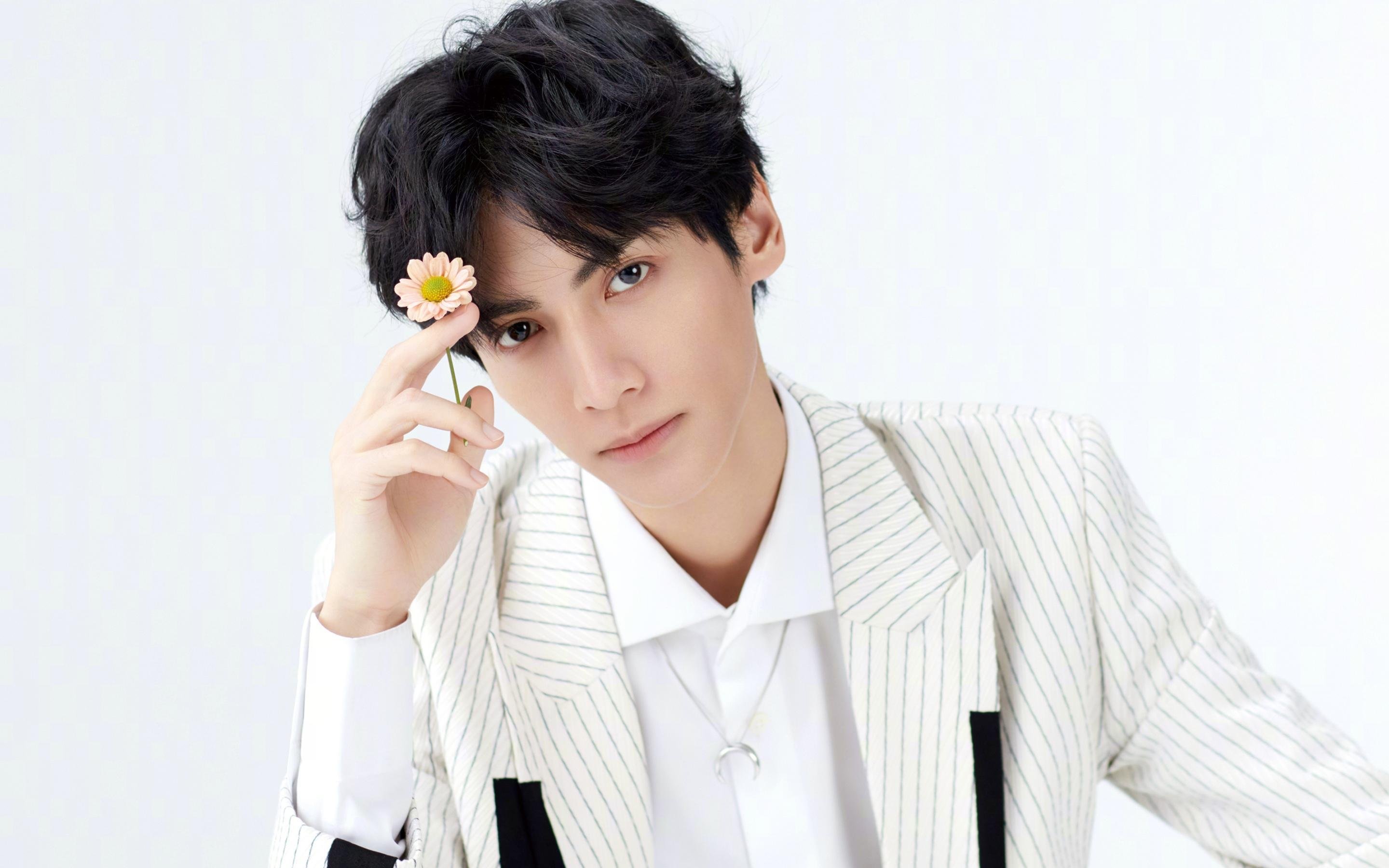 开云下载-勇士鏖战快船，库里超神演绎字母哥式统治力，赛后评分罕见拉满！