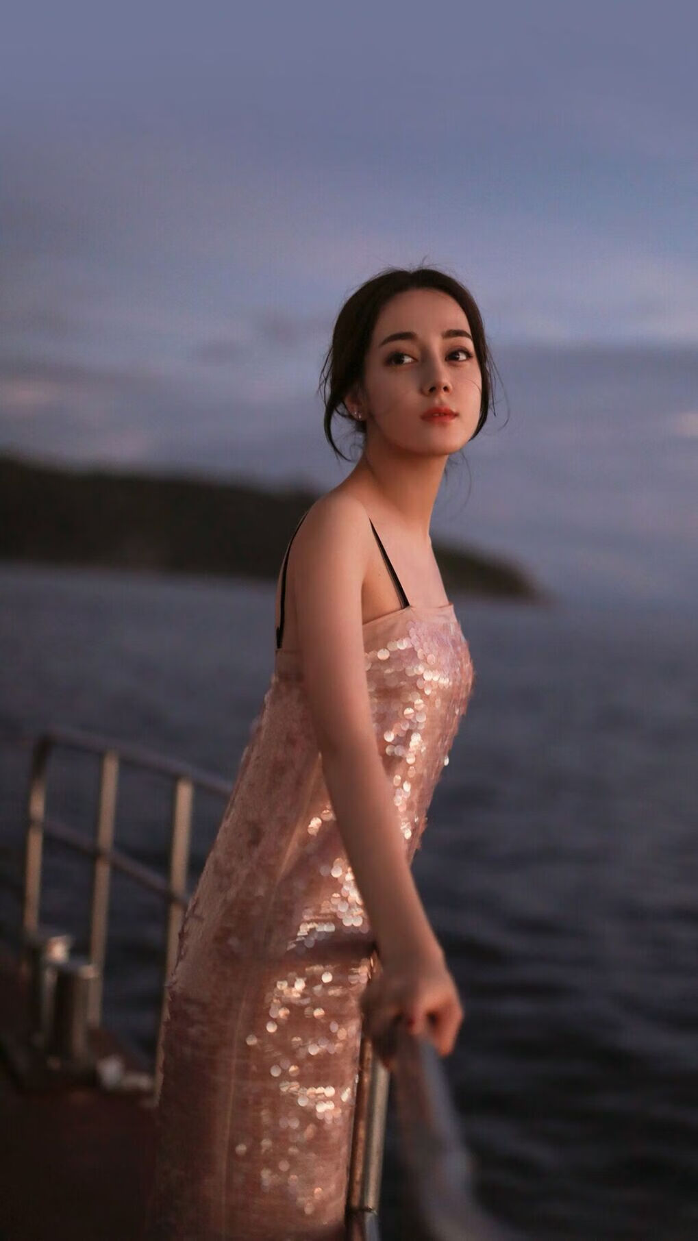 勇士鏖战快船，库里超神演绎字母哥式统治力，赛后评分罕见拉满！