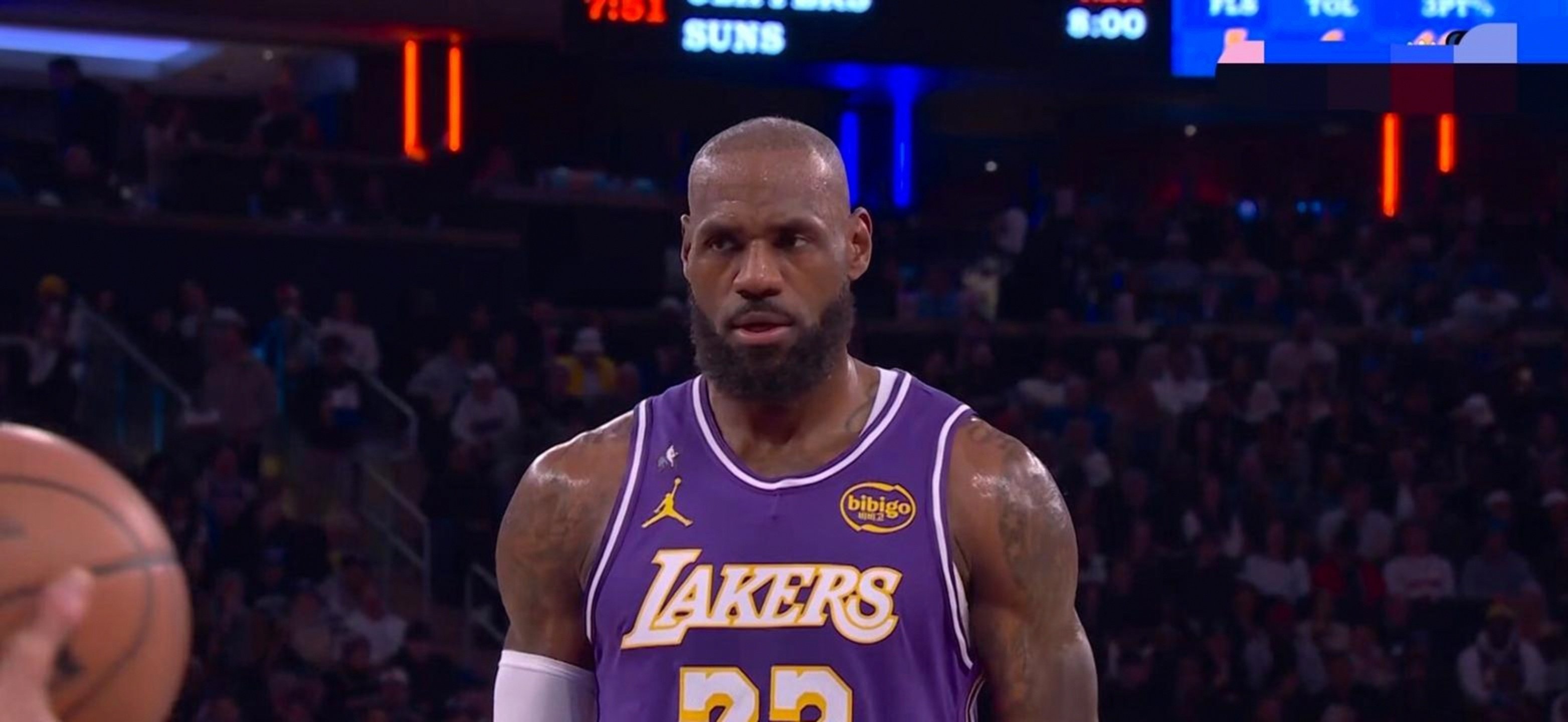 意甲焦点战焦点战，湖人加时取胜尼克斯